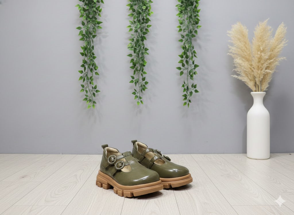 Girls Buckle Sandals  with rugged soles